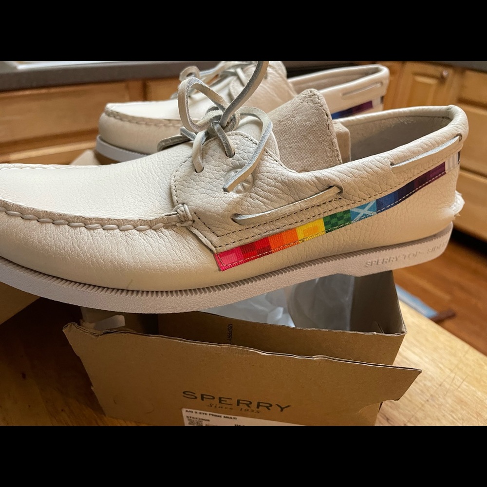 Gay Pride Sperry top sliders.  Mens size 8.   Never worn!